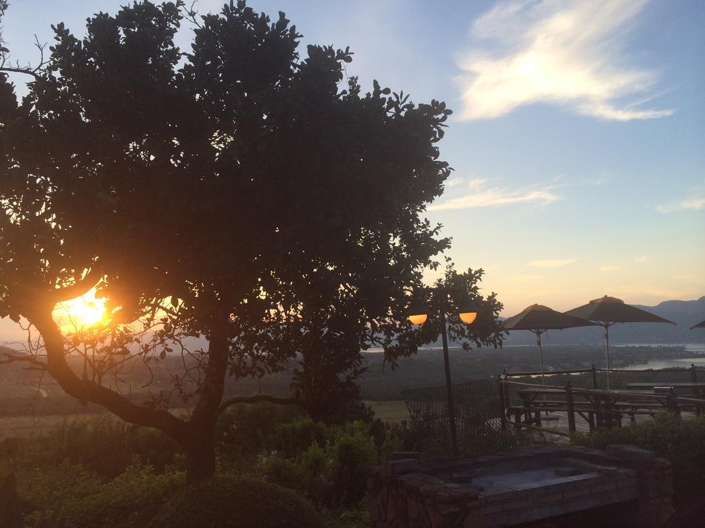 La Montagne Guest Lodge Hartbeespoort Esterno foto